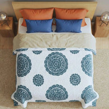 Bild in Galerie-Viewer laden, Suzani Grau Decke