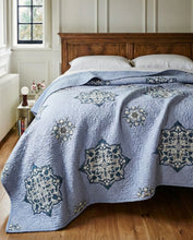 Bild in Galerie-Viewer laden, Suzani Orchideen Decke