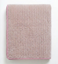 Charger l'image dans la visionneuse de la galerie, Couverture réversible en velours rose poudré