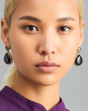 Load image into Gallery viewer, ZAARAH Ohrringe in schwarzem Onyx und schimmerndem Rauchquarz.