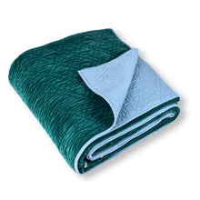 Bild in Galerie-Viewer laden, Emerald Celeste Samt Überwurfdecke