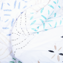 Load image into Gallery viewer, Applique I Quilt