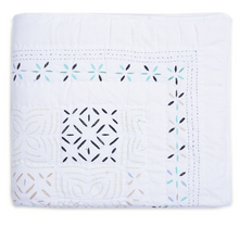 Load image into Gallery viewer, Applique I Quilt