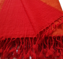 Bild in Galerie-Viewer laden, Flamed Tangerine Wolledecke