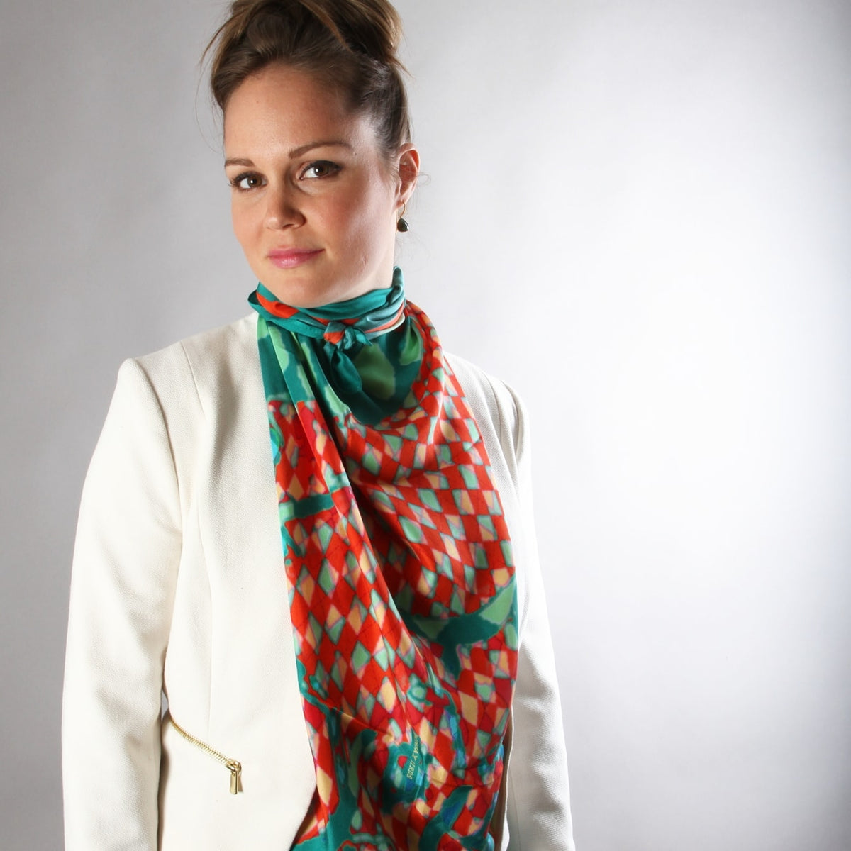 The Enchanted Swan! Foulard