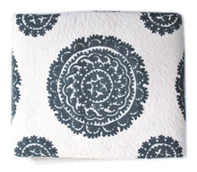 Charger l'image dans la visionneuse de la galerie, Suzani Grau Decke mit aufwendiger anthrazitfarbener Stickerei – ein zeitloses Kunsthandwerk-Stück für Ihr Zuhause.