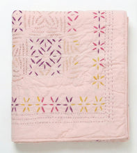 Charger l'image dans la visionneuse de la galerie, Couverture rose de Kutch
