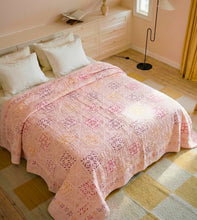 Charger l'image dans la visionneuse de la galerie, Couverture rose de Kutch
