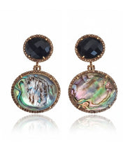 Bild in Galerie-Viewer laden, AVA Ohrringe
Ein beeindruckendes Statement-Stück: Diese wunderschönen Hängeohrringe.
