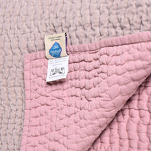 Bild in Galerie-Viewer laden, Sanfte Blush-Rose Samt Wendedecke
