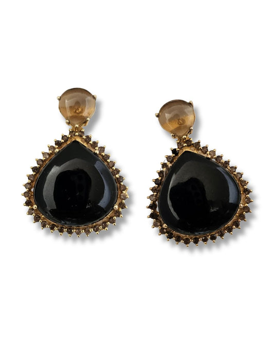 schwarzem Onyx und schimmerndem Rauchquarz.