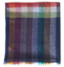 Bild in Galerie-Viewer laden, KYLE Pashmina Schal aus reinem Kaschmir mit faszinierendem Ombre-Karomuster in Blau, Teal und Senfgelb.
