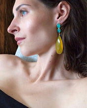 Bild in Galerie-Viewer laden, Material: .925er Sterlingsilber mit 18K Vergoldung. Handgefertigt in Rajasthan, India
Vibrant Yellow: Aqua und gelber Chalcedon.
