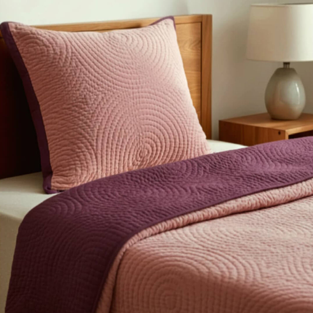 Couette réversible en velours rose baie
