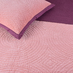 Couette réversible en velours rose baie