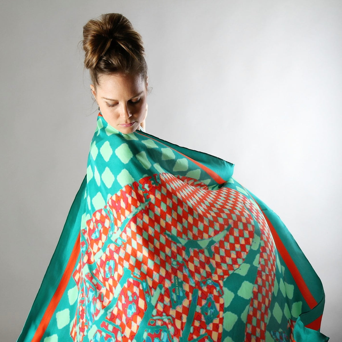 The Enchanted Swan! Foulard